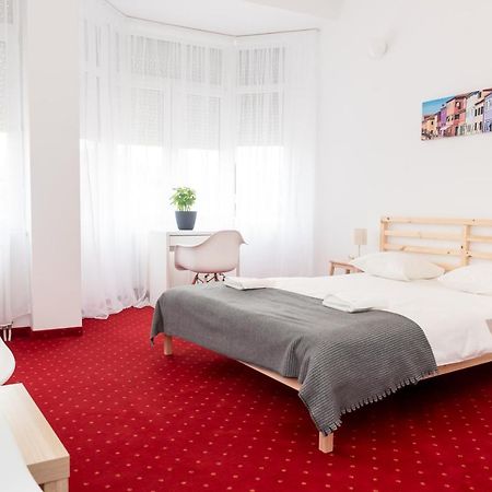 Bao Apartament & Rooms Орадя Экстерьер фото
