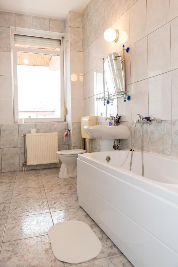 Bao Apartament & Rooms Орадя Экстерьер фото
